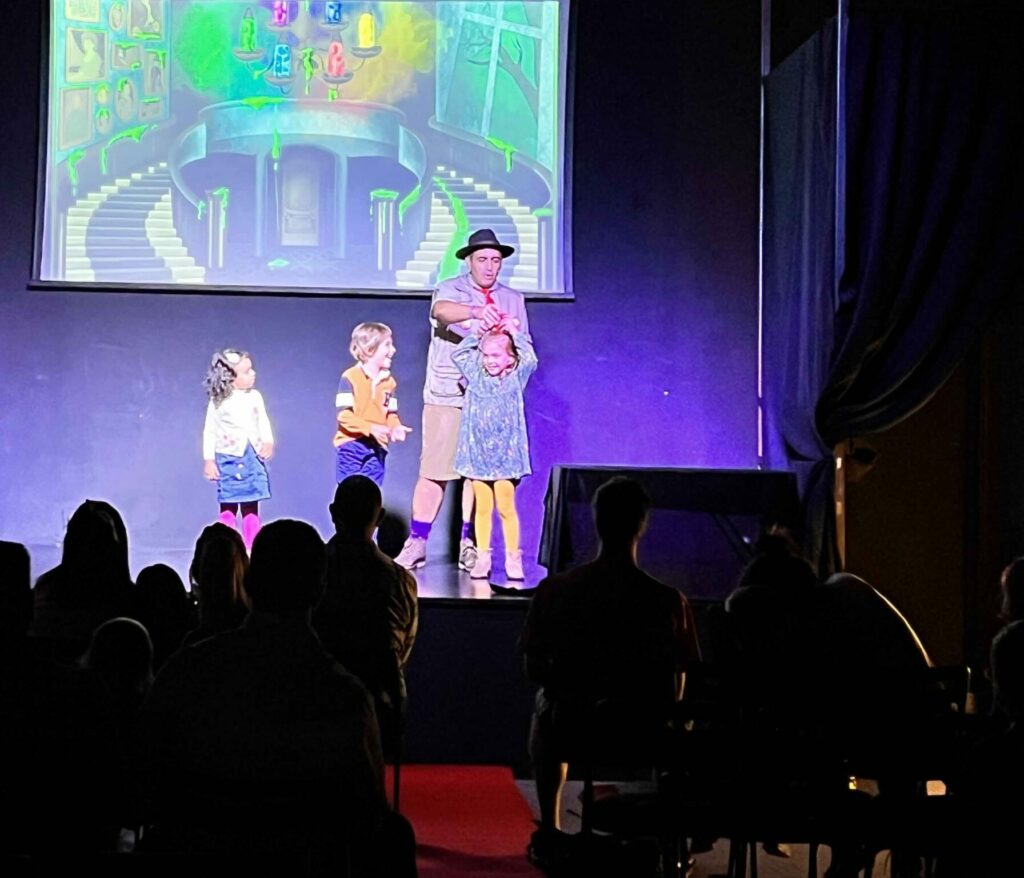 Peques disfrutando de la animación